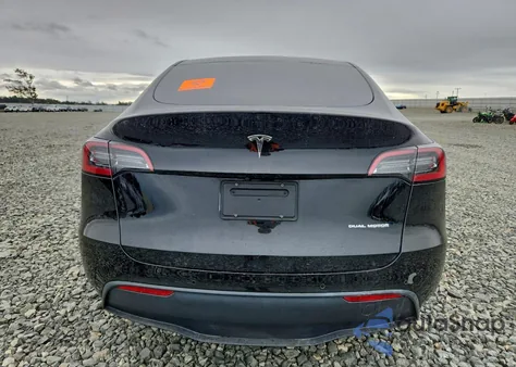 2022 Tesla Model Y z USA, uszkodzony, nr VIN 7SAYGAEEXNF433765